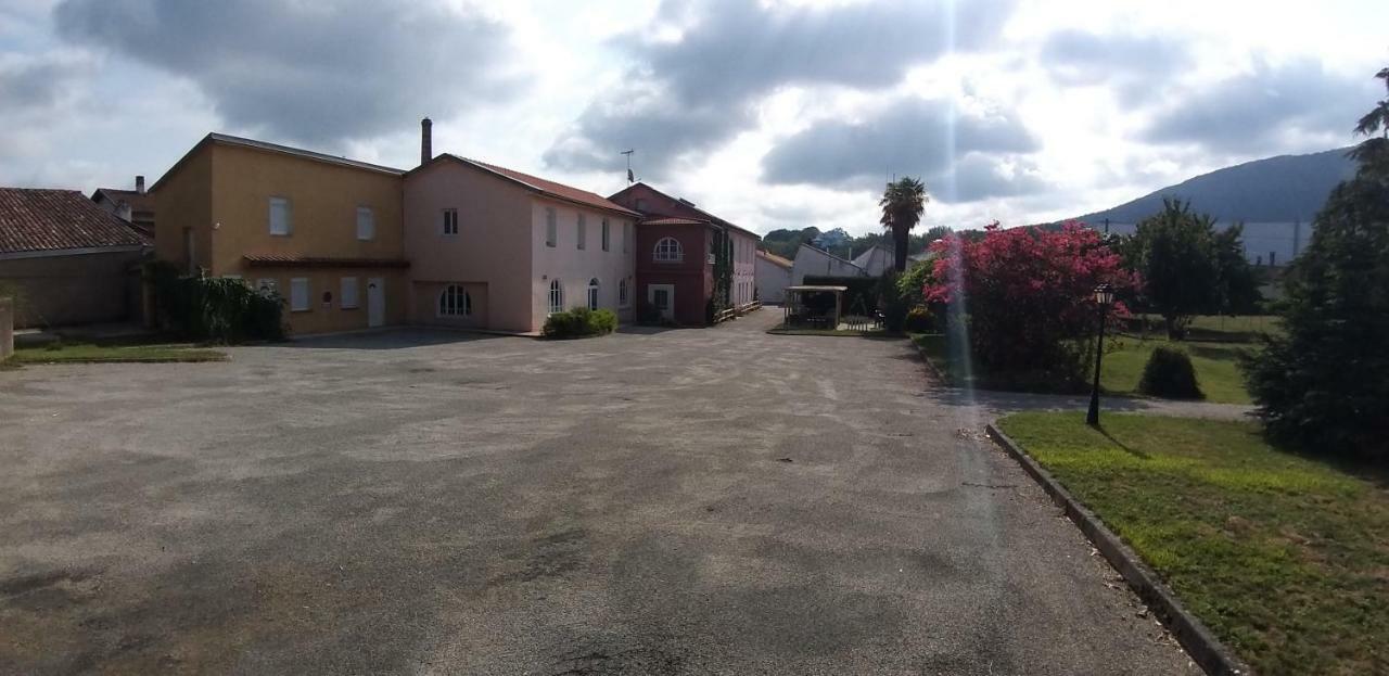 Hotel Castel D'Olmes Tabre エクステリア 写真